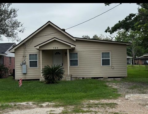Photo of 709 Matthews Street, Bay City, TX 77414 (MLS # 5984757)