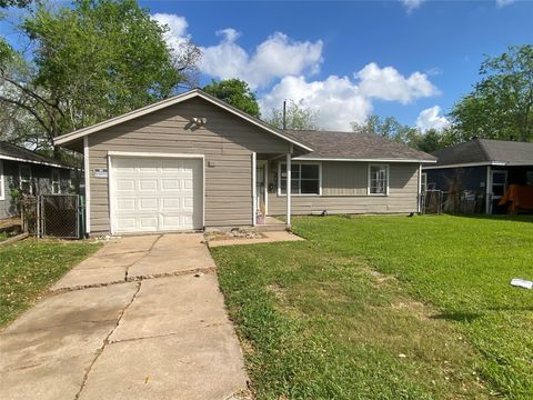 Photo of 3029 Nita Street, Houston, TX 77051 (MLS # 20136122)