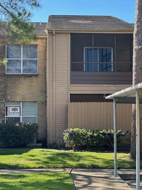 Townhouse For Sale - 10555 Turtlewood Court Court #2604<br/> Houston, TX 77072