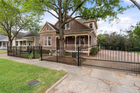 Photo of 924 Allston Street, Houston, TX 77008 (MLS # 10096400)