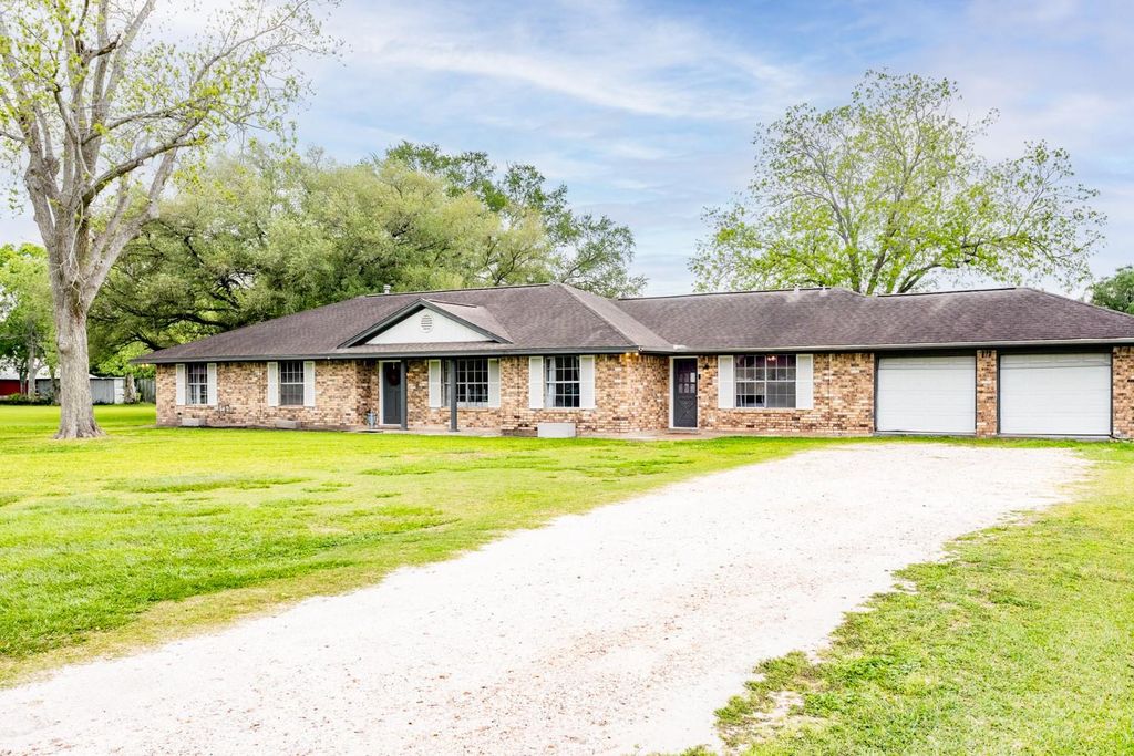 Photo of 2821 Harkey Road, Pearland, TX 77584 (MLS # 90333136)