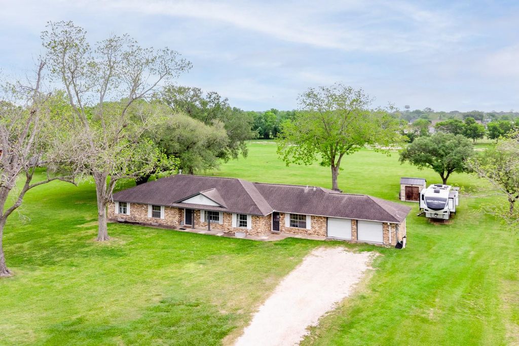 Photo of 2821 Harkey Road, Pearland, TX 77584 (MLS # 90333136)