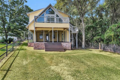 Photo of 6035 County Road 374, Marquez, TX 77865 (MLS # 42469269) Photo of 6035 County Road 374, Marquez, TX 77865 (MLS # 42469269)