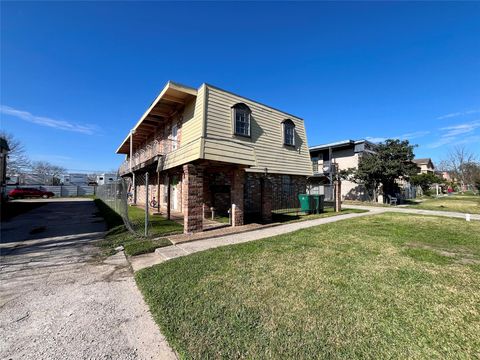 Apartment For Rent - 1042 W Village Court #C<br/> Pasadena, TX 77506