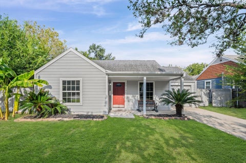 Photo of 2024 Des Jardines Street, Houston, TX 77023 (MLS # 31379914)