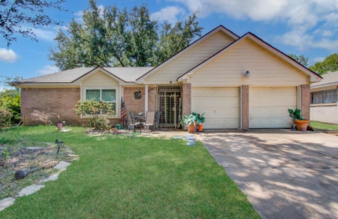 Photo of 4019 Brookhead Trail, Houston, TX 77066 (MLS # 67037229)
