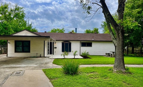 Homes For Sale - 1604 California Street<br/> Baytown, TX 77520