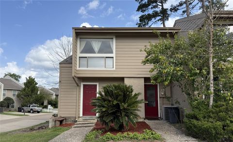 Townhouse For Sale - 12254 Trail Hollow Drive<br/> Montgomery, TX 77356