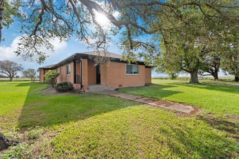 Photo of 1342 County Road 426, El Campo, TX 77437 (MLS # 95379099)