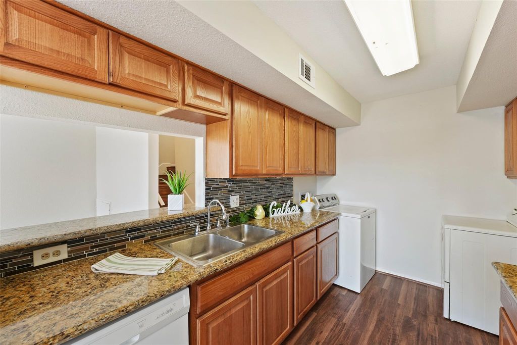 Photo of 6633 W Airport Boulevard #1306, Houston, TX 77035 (MLS # 9912259)