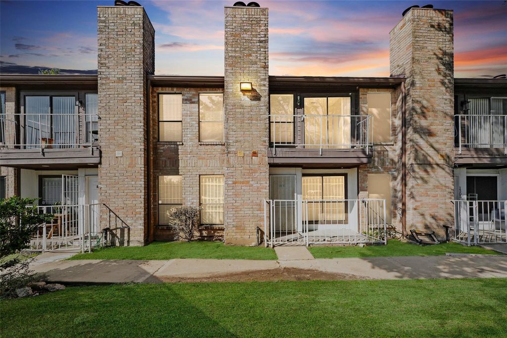 Photo of 6633 W Airport Boulevard #1306, Houston, TX 77035 (MLS # 9912259)