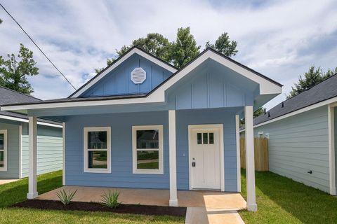 Photo of 16725 E Hammon, Montgomery, TX 77316 (MLS # 9180163)