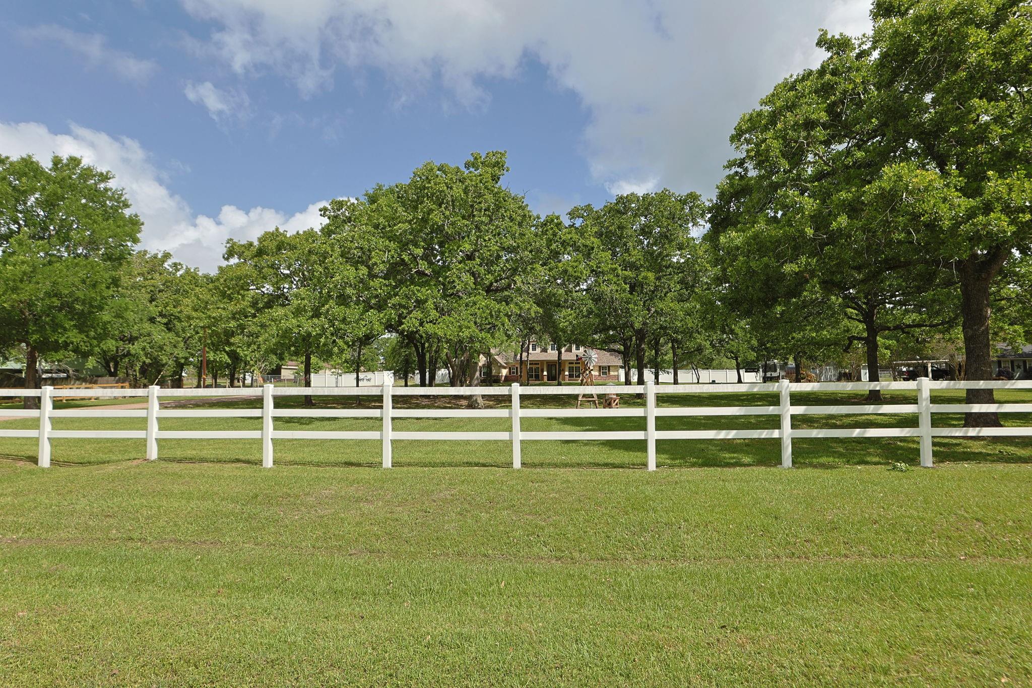 101 Pin Oak Lane