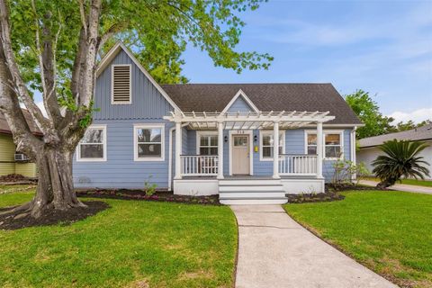 Photo of 918 E 14th Street, Houston, TX 77009 (MLS # 90037309)