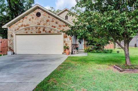 Photo of 901 Franconia Drive, Montgomery, TX 77316 (MLS # 86537606)