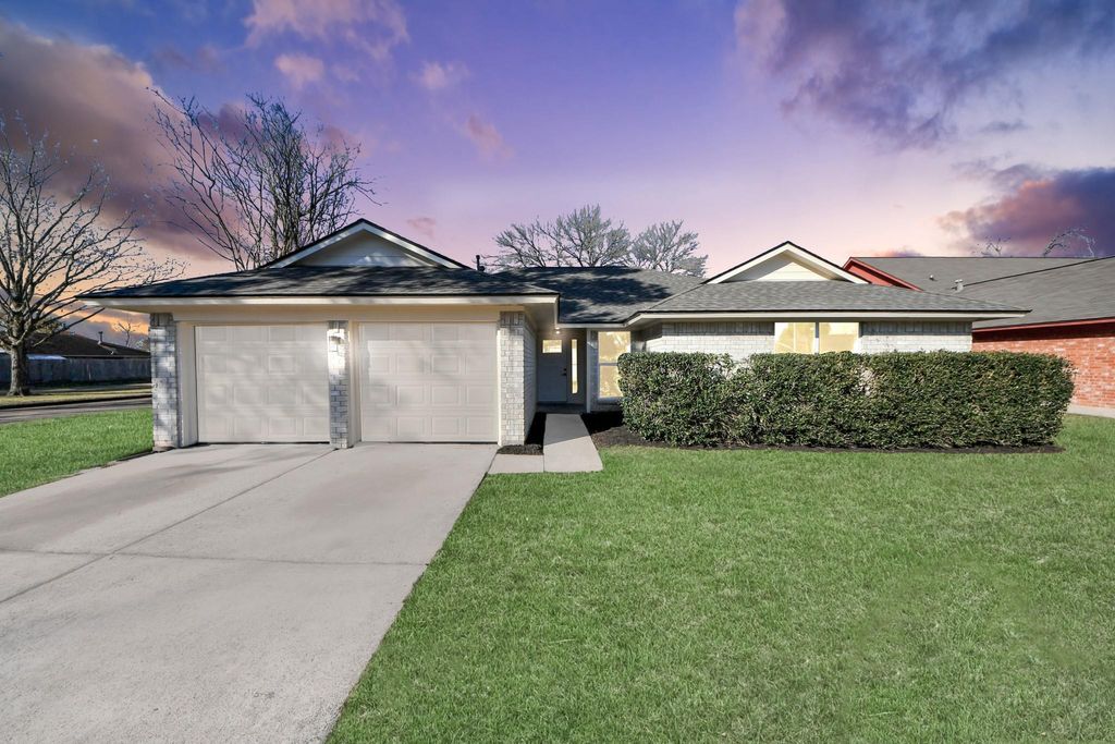 Photo of 11403 Toucan Lane, Houston, TX 77067 (MLS # 13792654)