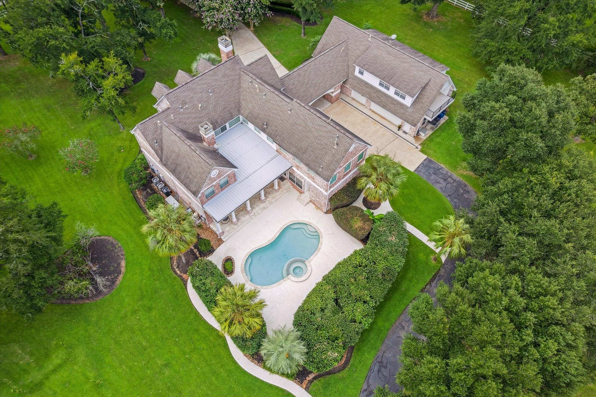 39414 Lago Drive