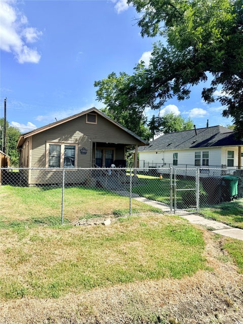 Photo of 505 Hoffman Street, Houston, TX 77020 (MLS # 12862796)