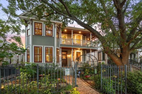 Photo of 2018 Columbia Street, Houston, TX 77008 (MLS # 72816786)