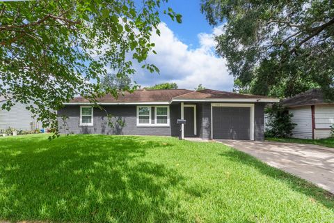 Photo of 802 Mobile Drive, Pasadena, TX 77506 (MLS # 38471228)