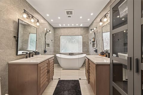 Photo of 11102 Hillcroft Avenue, Houston, TX 77096 (MLS # 69737713)