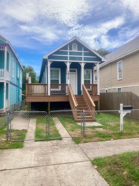 Photo of 1915 Ursuline Street, Galveston, TX 77550 (MLS # 15454415)