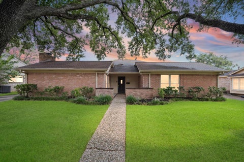 Photo of 6114 Rollingbrook Drive, Houston, TX 77096 (MLS # 65120013)