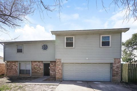 Homes For Rent - 10919 Skybird Drive<br/> Houston, TX 77064