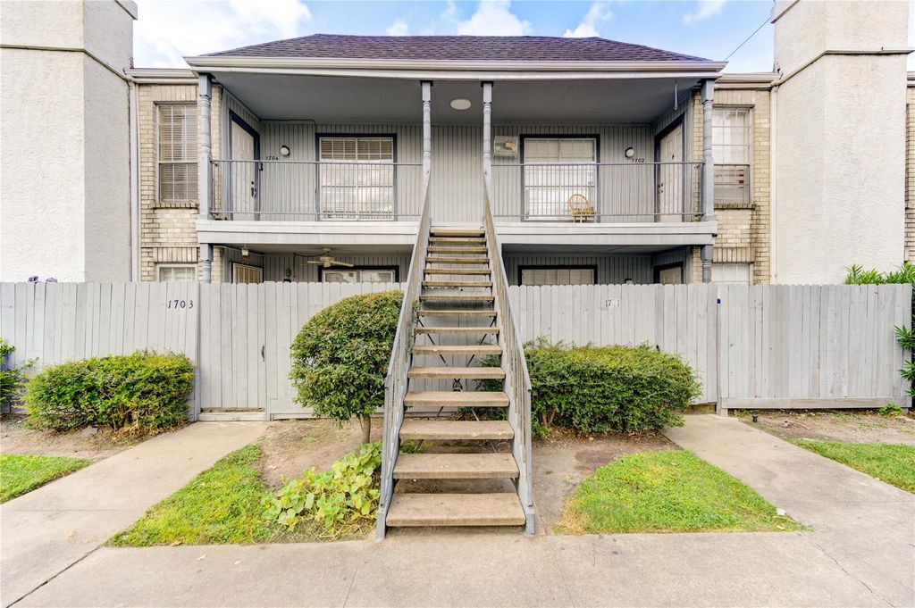 Photo of 6606 De Moss Drive #1704, Houston, TX 77074 (MLS # 93725375)