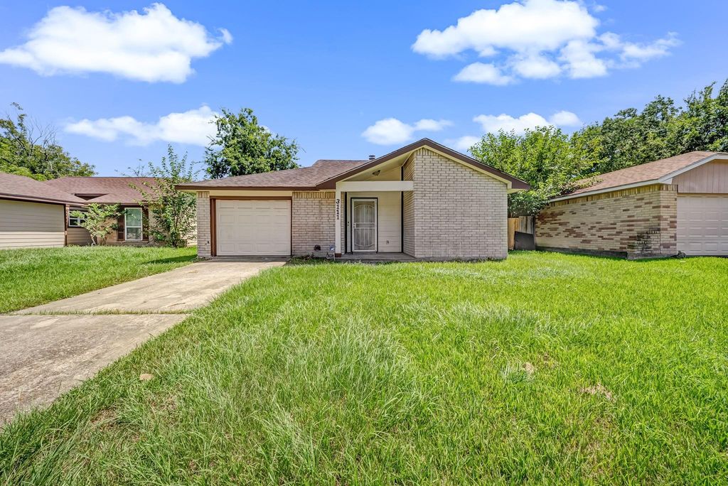 Photo of 3111 Overcross Drive, Houston, TX 77045 (MLS # 71741965)