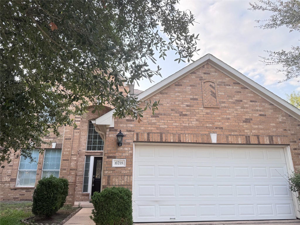 Photo of 6718 Chester Oak Drive, Houston, TX 77083 (MLS # 80584436)