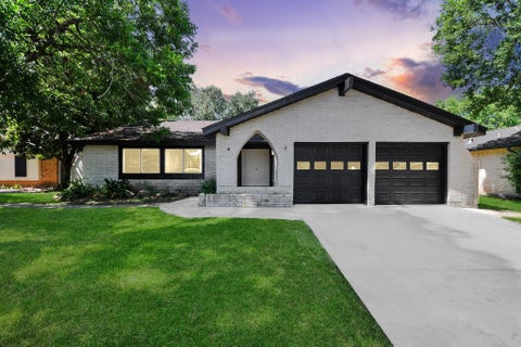 Photo of 16427 Hickory Knoll Drive, Houston, TX 77059 (MLS # 97009920)