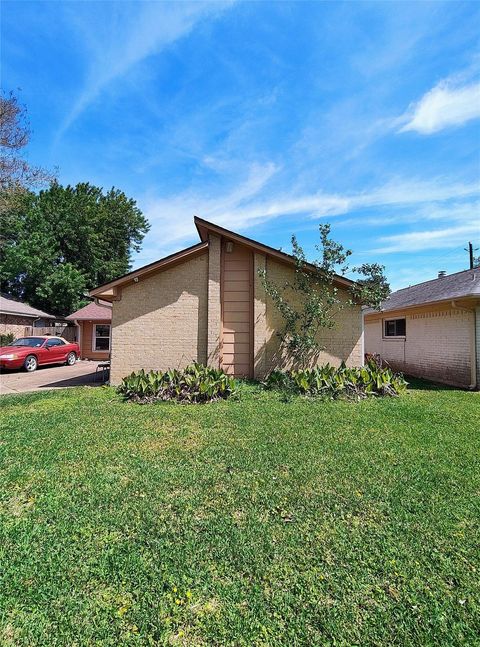 Photo of 4827 Caroline Street, Pasadena, TX 77586 (MLS # 15408453)