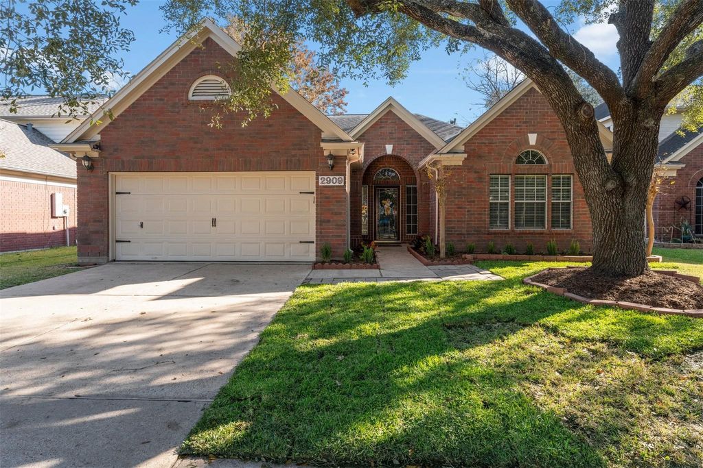 Photo of 2909 Veva Drive, Pearland, TX 77584 (MLS # 24255237)