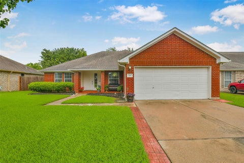 Photo of 203 Green Isle Avenue, Dickinson, TX 77539 (MLS # 84056694)