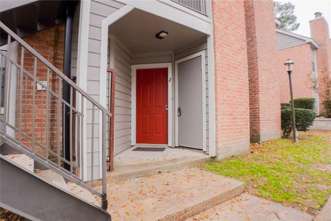 Photo of 2401 Sycamore Ave #B2, Huntsville, TX 77340 (MLS # 11392237)