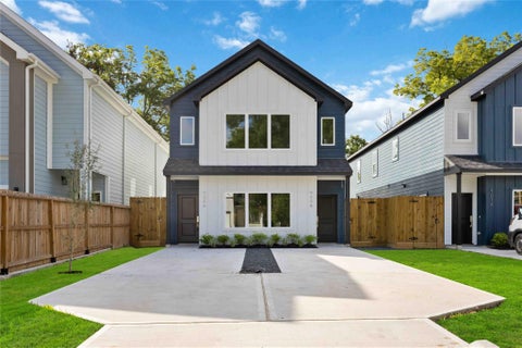Photo of 959 Ringold Street #A/B, Houston, TX 77088 (MLS # 73617327)