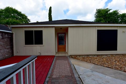 Tiny photo for 16222 Queensdale Drive, Houston, TX 77082 (MLS # 14405020)