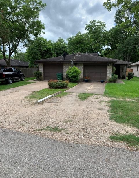 Photo of 409 Hurst Place, Angleton, TX 77515 (MLS # 77445034)