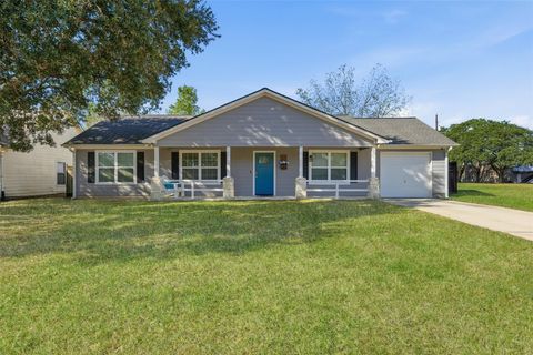 1915 8th Street Hempstead TX 77445