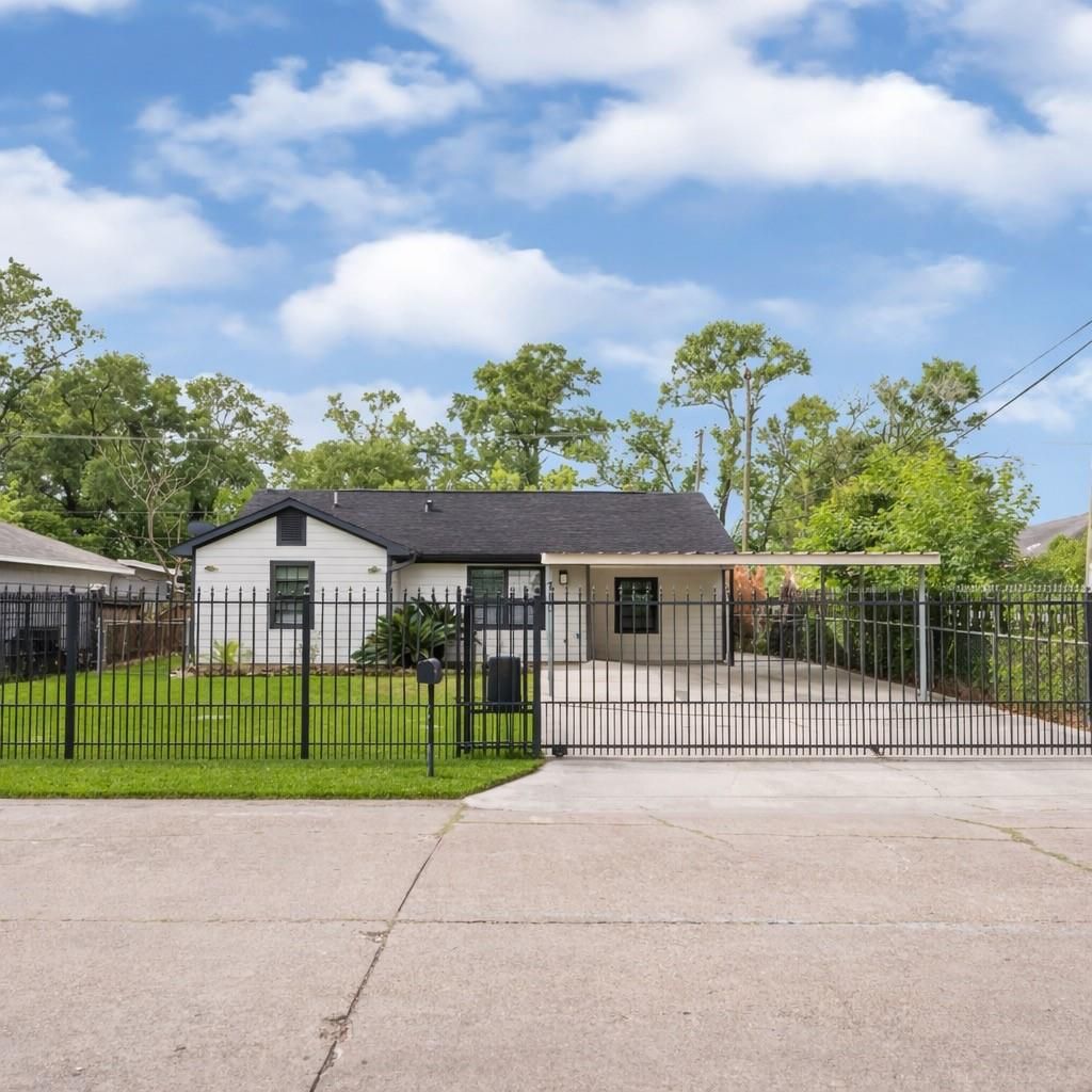 Photo of 710 Woodhue Street, Channelview, TX 77530 (MLS # 5382738)