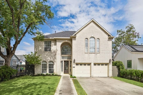 Photo of 725 E 13th 1/2 Street, Houston, TX 77008 (MLS # 25086194)