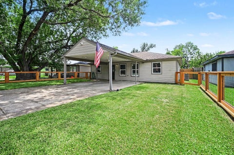 Photo of 4818 27th Street, Dickinson, TX 77539 (MLS # 13317612)