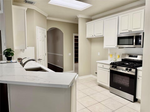 Photo of 90 Country Gate CIR, Conroe, TX 77384 (MLS # 85675755)