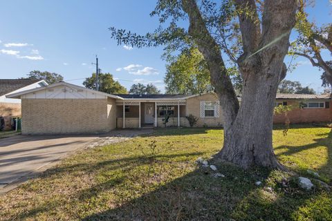 Photo of 1861 Dolphin Drive Dr, Seabrook, TX 77586 (MLS # 66960996)
