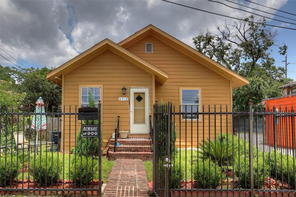 Photo of 6713 Canal Street #1, Houston, TX 77011 (MLS # 39620063)
