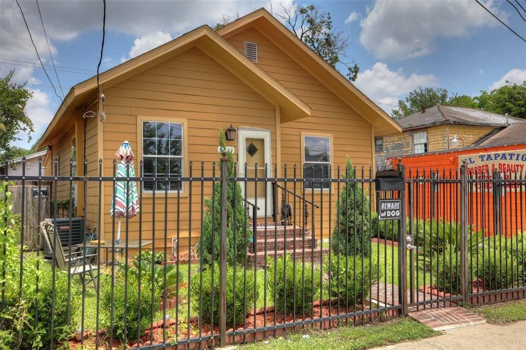 Photo of 6713 Canal Street #1, Houston, TX 77011 (MLS # 39620063)