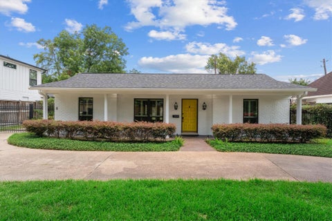 Photo of 1328 Bingle Road, Houston, TX 77055 (MLS # 65629057)