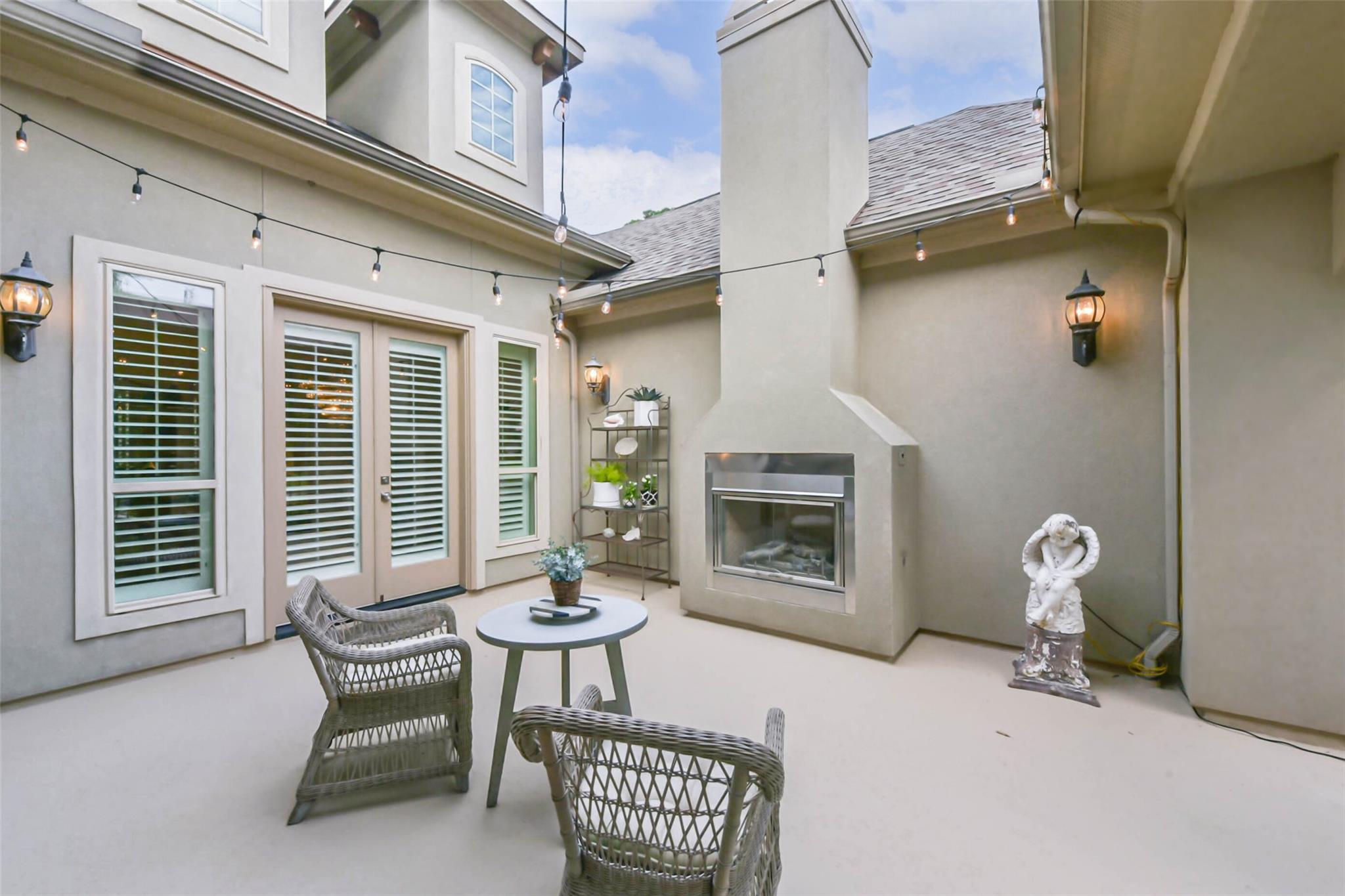 3311 N Cotswold Manor Drive