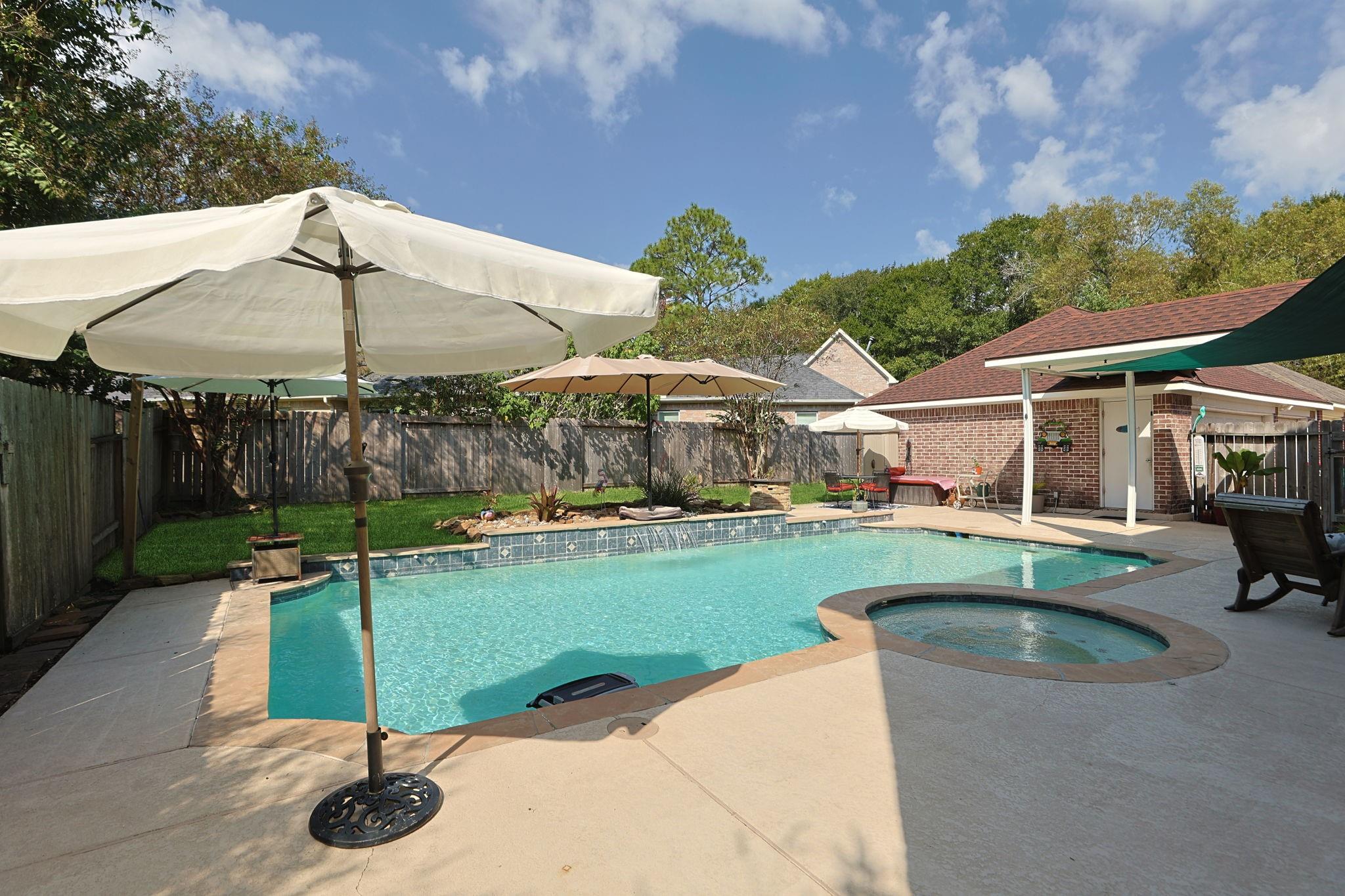 16319 Rolling View Trail